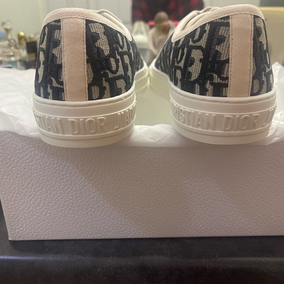 Brand new sneakers  size 9 in men with bag included - Picture 6 of 6